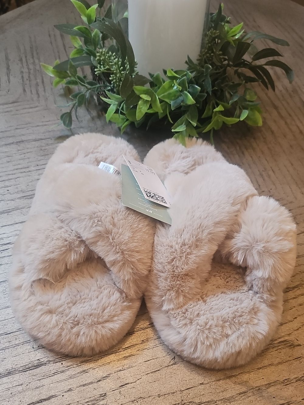 Plush Faux Fur Crisscross Slippers - Beige Size 6 NWT H&M
